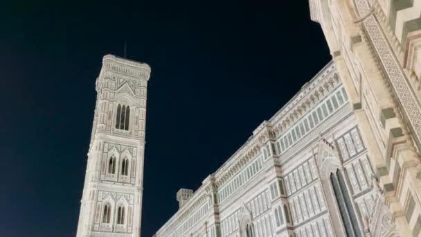Camera Slowly Tilts Duomo Firenze Bell Tower — Stock Video