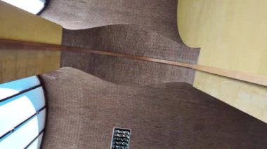 İstasyonun güzel tavanının videosu içeriden görüldü.