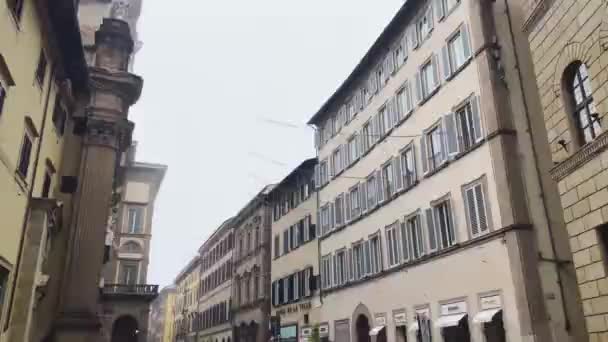 Scooters Elétricos Motocicletas Estacionados Nas Ruas Vazias Florença Uma Manhã — Vídeo de Stock