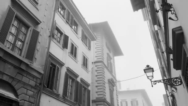 Fekete Fehér Videó Rögzíti Nyugodt Hangulatot Egy Csendes Firenze Utcában — Stock videók