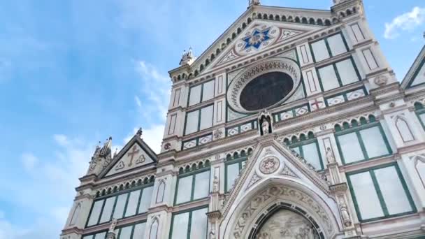 在佛罗伦萨蔚蓝的天空下 圣玛丽亚诺维拉华丽的立面向上看 — 图库视频影像