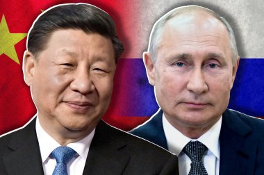 Xi Jinping, Vladimir Putin, Çin bayrağı ve Rusya bayrağı.
