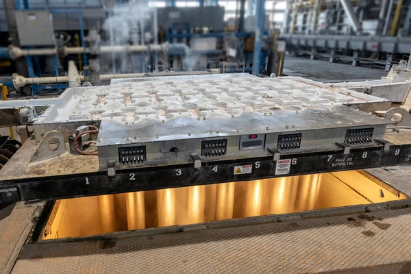 Casting Molding Smelting Aluminum Metal Factory Anodes Electrolysis Cell Made —  Fotos de Stock