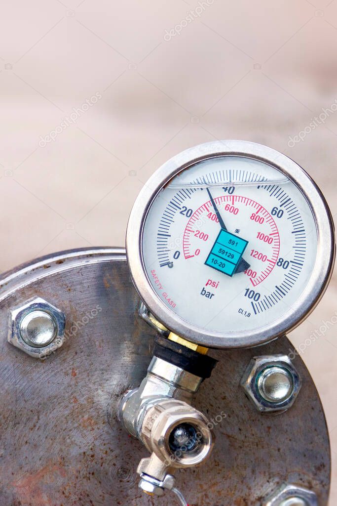 Hydrostatic testing for polyethylene pipeline and view of the manometer