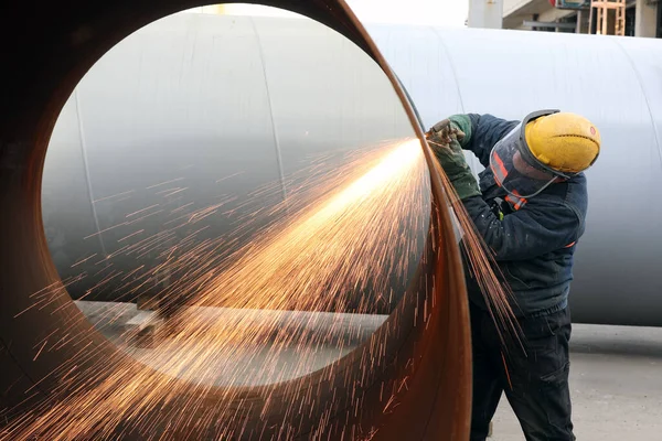 Worker Cutting Metal Plate Manual Flame Cutting Process Oxy Fuel — Fotografia de Stock