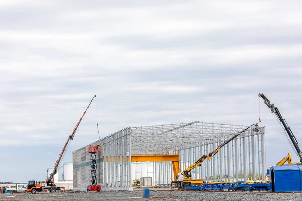 Ein Neues Industriegebäude Wird Mit Stahlkonstruktion Errichtet Gewerbebau Der Hafen — Stockfoto