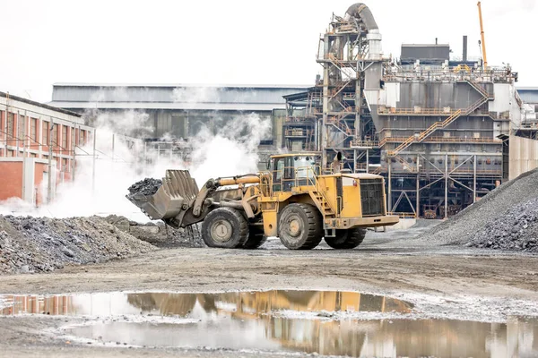 Büyük Buldozer Endüstriyel Kirlilik Kirlilik Kirletici Maddelerin Doğal Çevreye Girerek — Stok fotoğraf