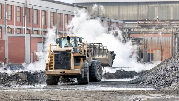 Grande Bulldozer Inquinamento Industriale Inquinamento Introduzione Contaminanti Nell Ambiente Naturale — Foto Stock