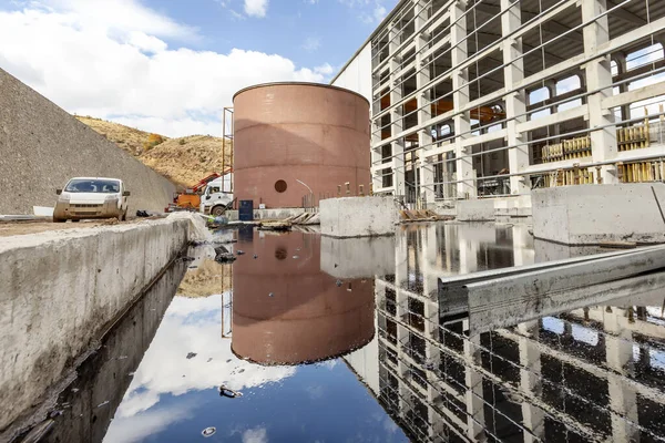 Nşaat Alanındaki Yeni Depolama Tankı Çevre Kirliliği Manzarası — Stok fotoğraf