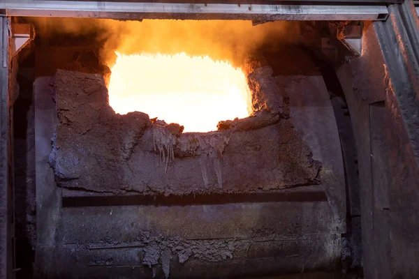 Molten Copper Pouring Melting Pot Combining Copper Tin Arsenic Right — ストック写真