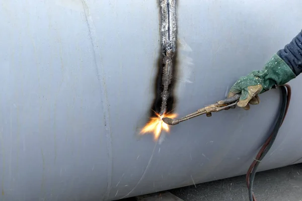 Worker Cutting Metal Plate Manual Flame Cutting Process Oxy Fuel — Foto de Stock