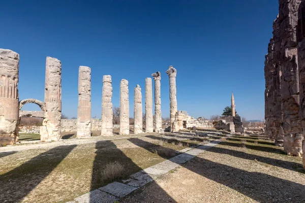 View Temple Zeus Uzuncaburc Silifke Mersin Turkey Situated Next Ruins — Stock Photo, Image