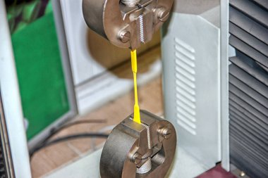 Polietilen gerilme (gerilme) testi. Bir maddenin mekanik özelliklerini ölçmek için kullanılan en yaygın test türü gerilim testidir. Test, temel bir tasarım sağlamak için yaygın olarak kullanılır..
