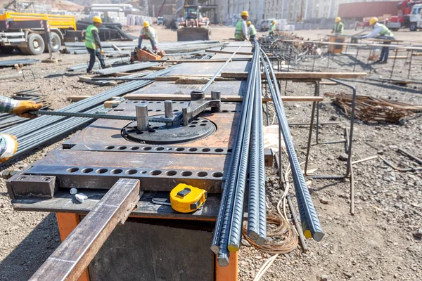Worker Bending Rebars Rods Construction Site — Fotografia de Stock