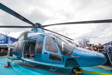 Samsun, Türkiye - 04 Eylül 2022: Teknofest Havacılık ve Teknoloji Festivali 'nde TAI T625 Gkbey. Türk Havacılık Endüstrisi tarafından geliştirilen çift motorlu hafif nakliye helikopteri. Helikopter uçağı..