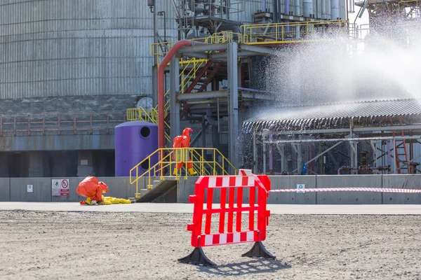 Endüstriyel Fabrikada Gaz Sızıntısı Endüstriyel Işlemler Ekipmanlarla Ilgili Gaz Sızıntıları — Stok fotoğraf