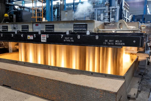 Hallheroult Process Aluminum Ingots Major Industrial Process Smelting Aluminium Involves — Stock Photo, Image