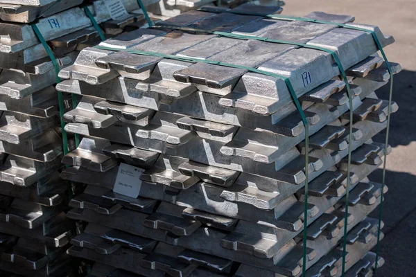 Billets Ingots Raw Aluminium Products Hoopes Process Involves Electrolysis Molten — Stock Photo, Image