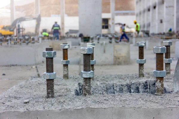 Śruby Kotwiące Betonowym Fundamencie Nowego Zakładu Przemysłowego Kotwy Konstrukcji Stali — Zdjęcie stockowe