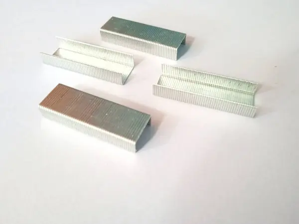 Beyaz arkaplan üzerindeki başlık içeriğinin resmini kapat