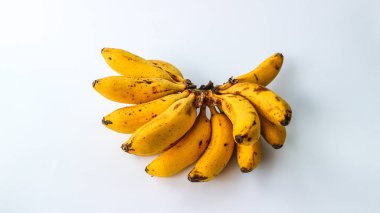 Beyaz arkaplanda izole edilmiş muz