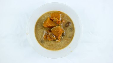 Kolak pisang ya da muz ve balkabağı, muz, balkabağı, hindistan cevizi sütü, palmiye şekeri ve pandanus yapraklarıyla pişirilmiş şeker palmiyesinden yapılan popüler bir Endonezya tatlısıdır. Ramadhan sırasında çok popüler..