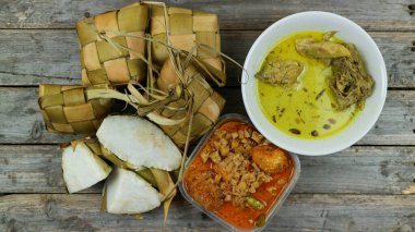 Seçilmiş Focus Ketupat Lebaran, Sambal Goreng Kentang, Opor Ayam ve Telur Semur ile görev yaptı. Endonezya 'da Kurban Bayramı ve Kurban Bayramı boyunca geleneksel Kutlama Menüsü
