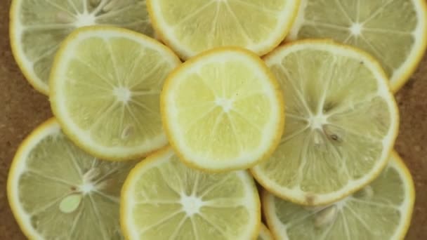 Rodajas Limón Con Fondo Rotación Hojas Menta Primer Plano Delicioso — Vídeo de stock