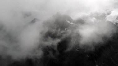 Alplerdeki güzel dağ manzarası