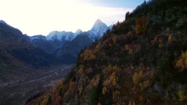 Dağların güzel manzarası