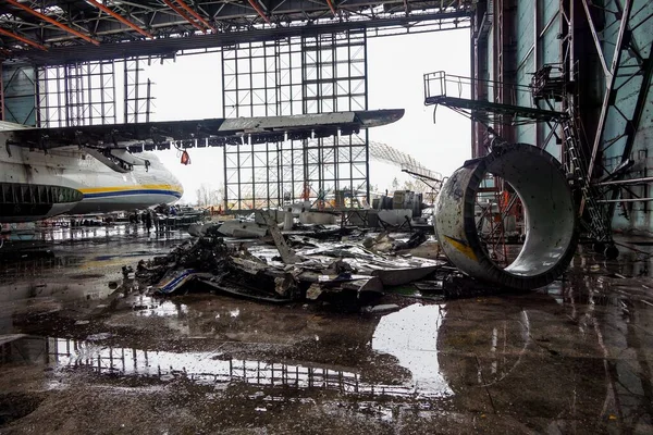 Hostomel Ukraina Apr 2023 Vaurioitunut Ukrainalainen Lentokone 124 Ruslan Hostomelin — kuvapankkivalokuva