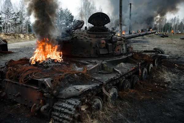 UKRAINE MARCH 22, 2023 Ukrayna askeri saldırı taktikleri eğitim sahasında Russo-Ukrayna savaşı sırasında karşı taarruz operasyonundan önce