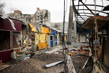 Bakhmut, UKRAINE Nisan 23 2023 Rus bombardıman ve roket saldırıları sonucu Ukrayna 'ya yapılan Rus işgali sırasında Bakhmut sokaklarında sivil konut binaları hasar gördü ve imha edildi