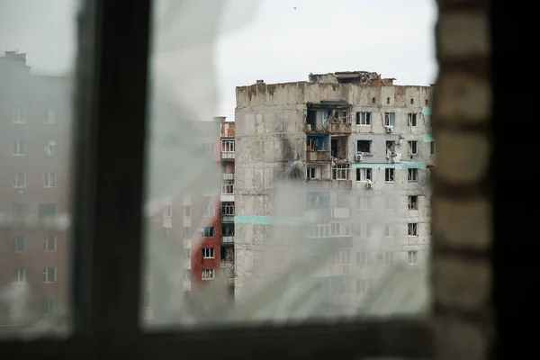 Bakhmut, UKRAINE Nisan 23 2023 Rus bombardıman ve roket saldırıları sonucu Ukrayna 'ya yapılan Rus işgali sırasında Bakhmut sokaklarında sivil konut binaları hasar gördü ve imha edildi