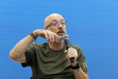 KYIV, UKRAINE 28 Ağustos 2023 Ukrayna Savunma Bakanı Oleksii Reznikov basın toplantısı