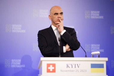 KYIV, UKRAINE - 25 Kasım 2023 İsviçre Konfederasyonu Başkanı Alain Berset zirvenin sonuçları hakkında düzenlediği basın toplantısında 'Ukrayna' dan Tahıl '