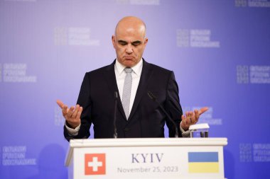 KYIV, UKRAINE - 25 Kasım 2023 İsviçre Konfederasyonu Başkanı Alain Berset zirvenin sonuçları hakkında düzenlediği basın toplantısında 'Ukrayna' dan Tahıl '