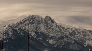 Giewont 'in kış manzarası. Tatra Dağları, Muzasichle, Zakopane, Küçük Polonya, Polonya.