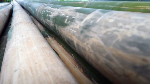 Las Piezas Bambú Están Dispuestas Colores Verde Marrón Tiras Bambú —  Fotos de Stock