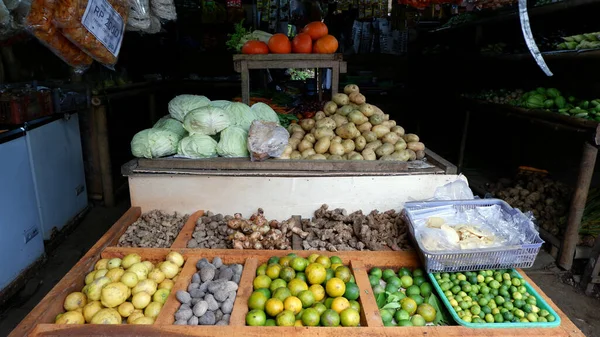 Exibição Legumes Especiarias Para Cozinhar Tempero Vendido Vegetariano Tradicional — Fotografia de Stock