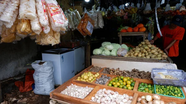 Visning Grönsaker Och Kryddor För Matlagning Krydda Säljs Traditionella Grönsakshandlare — Stockfoto