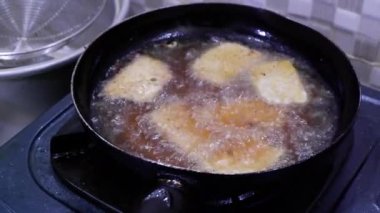 Evde yemek pişirme temposu, soya fasulyesinden yapılan geleneksel bir yemek. Endonezya sokak yemekleri.