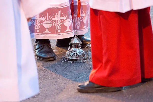 Ein Räuchergefäß Fuße Der Altarhelfer Während Der Prozession Christus Der — Stockfoto