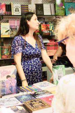 Yazar, Carmen Fernandez Valls Haziran 2023 'teki 82. Madrid Kitap Fuarı' nda..