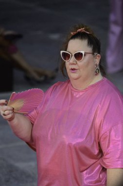 Aktris Itziar Castro, Gran Teatro Caixabank 'teki pembe halı etkinliğinde filmin ilk gösteriminde serinletici bir yer olan Madrid İspanya' da yer aldı..