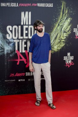 Javier Botet: İspanyol ünlüler İspanya 'da Madrid' deki Kinepolis Ciudad de la Imagen 'da gösterime giren Mi Soledad Tiene Alas (Yalnızlığımın Kanatları Var) adlı filmin fotoğraf çekimine katıldılar..