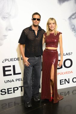 Nicolas Furtado ve Maggie Civantos İspanyol filmi El Juego 'nun (The Game) İspanya' daki galasının fotoğraf çekimine katıldılar..