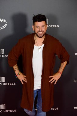 Pablo Lopez, UMusic Hotel Madrid 'in açılışına İspanyol ünlüler katıldı. UMusic Hotel Madrid Universal Music Group ve Dakia Entertainment Enteritality Group 'a aittir..