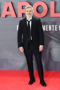 Amerikalı aktör Joaquin Phoenix, Joaquin Rafael Bottom, Napolyon 'un Prado Müzesi' ndeki galası sırasında medyaya poz verdi.