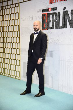 Albert Pinto 28 Kasım 2023 tarihinde Madrid 'de yayınlanan Netflix serisi Berln' den önce medyaya poz verdi.